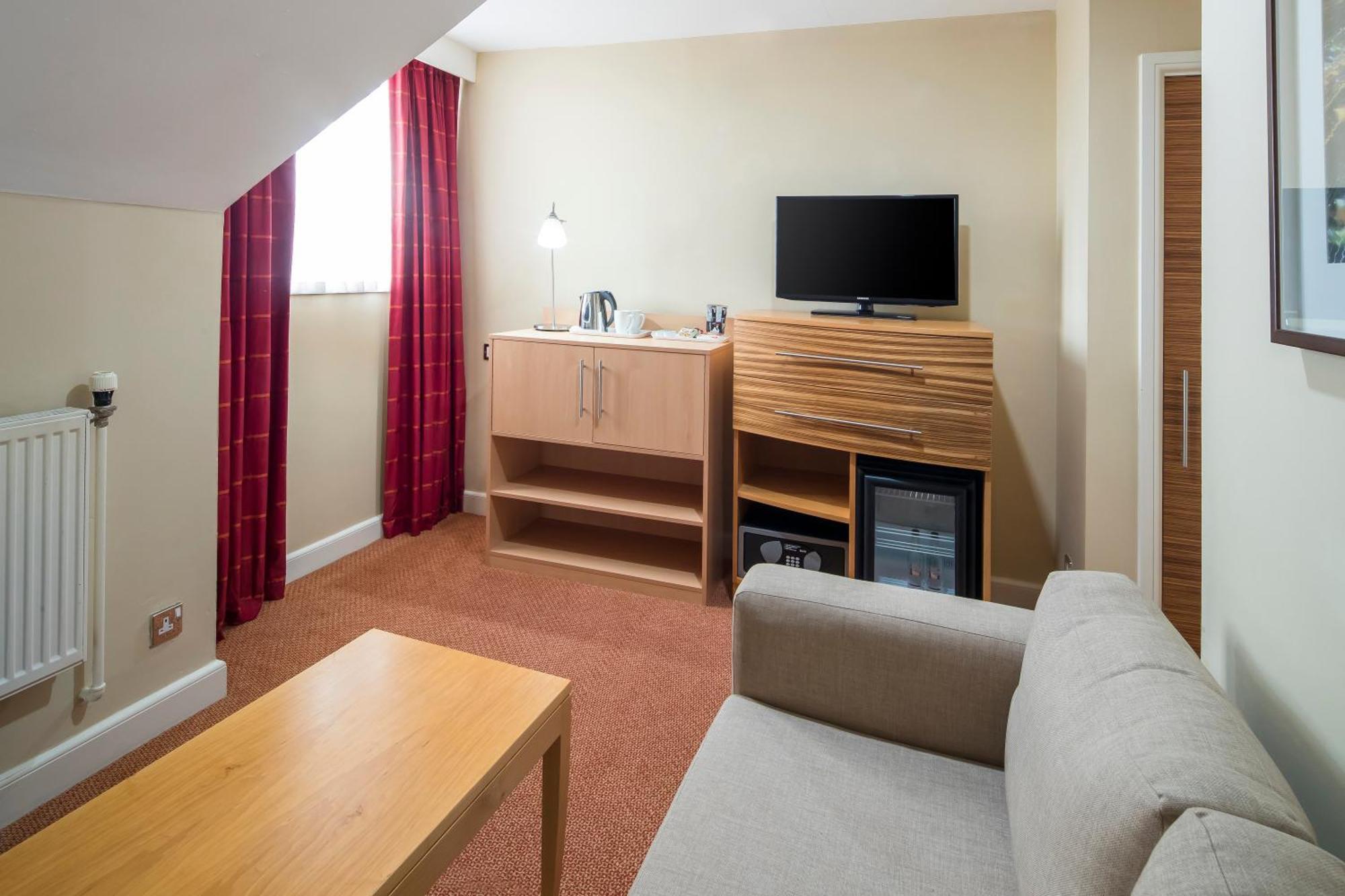 One-Bedroom Super King Suite View & Lounge Access