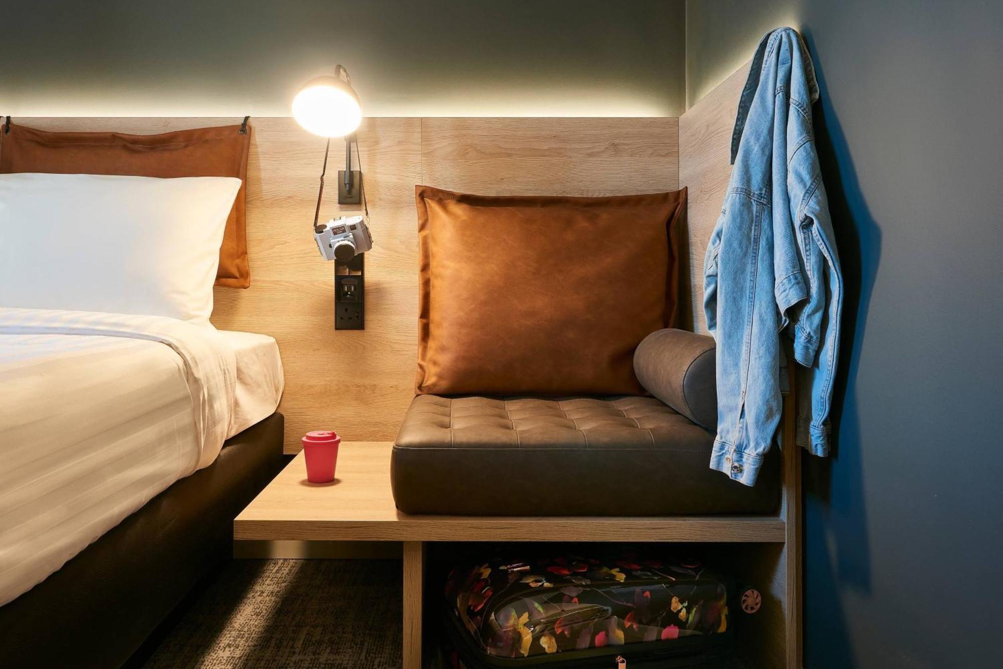 Moxy Queen Room
