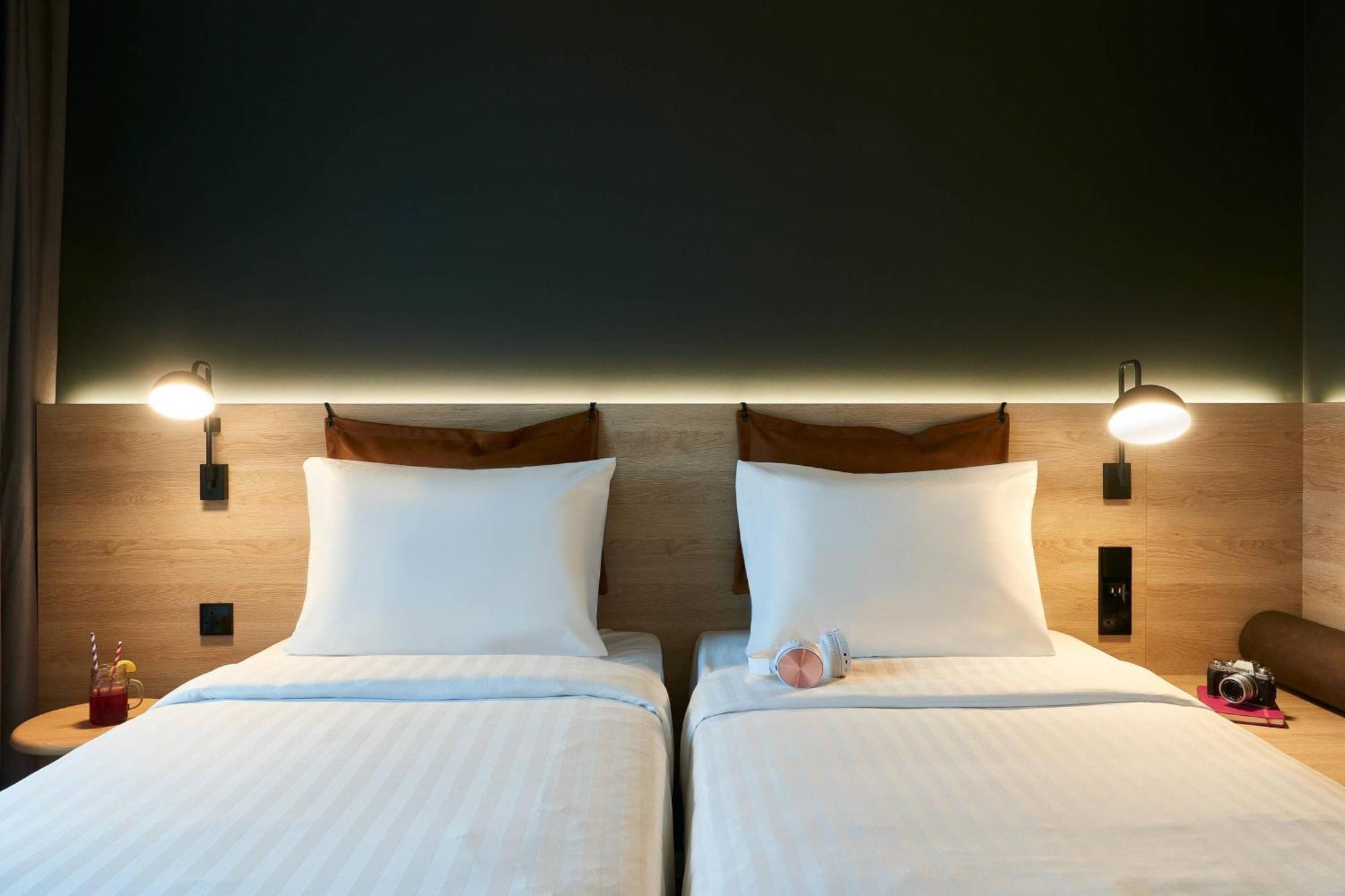 Moxy Twin Room