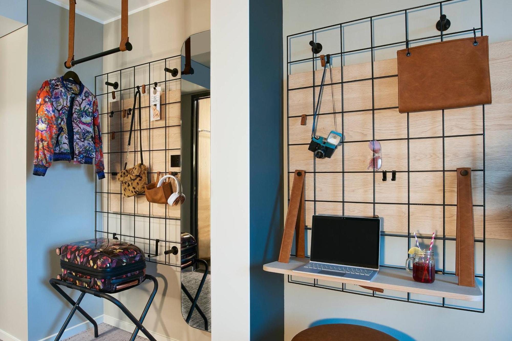 Moxy Queen Room