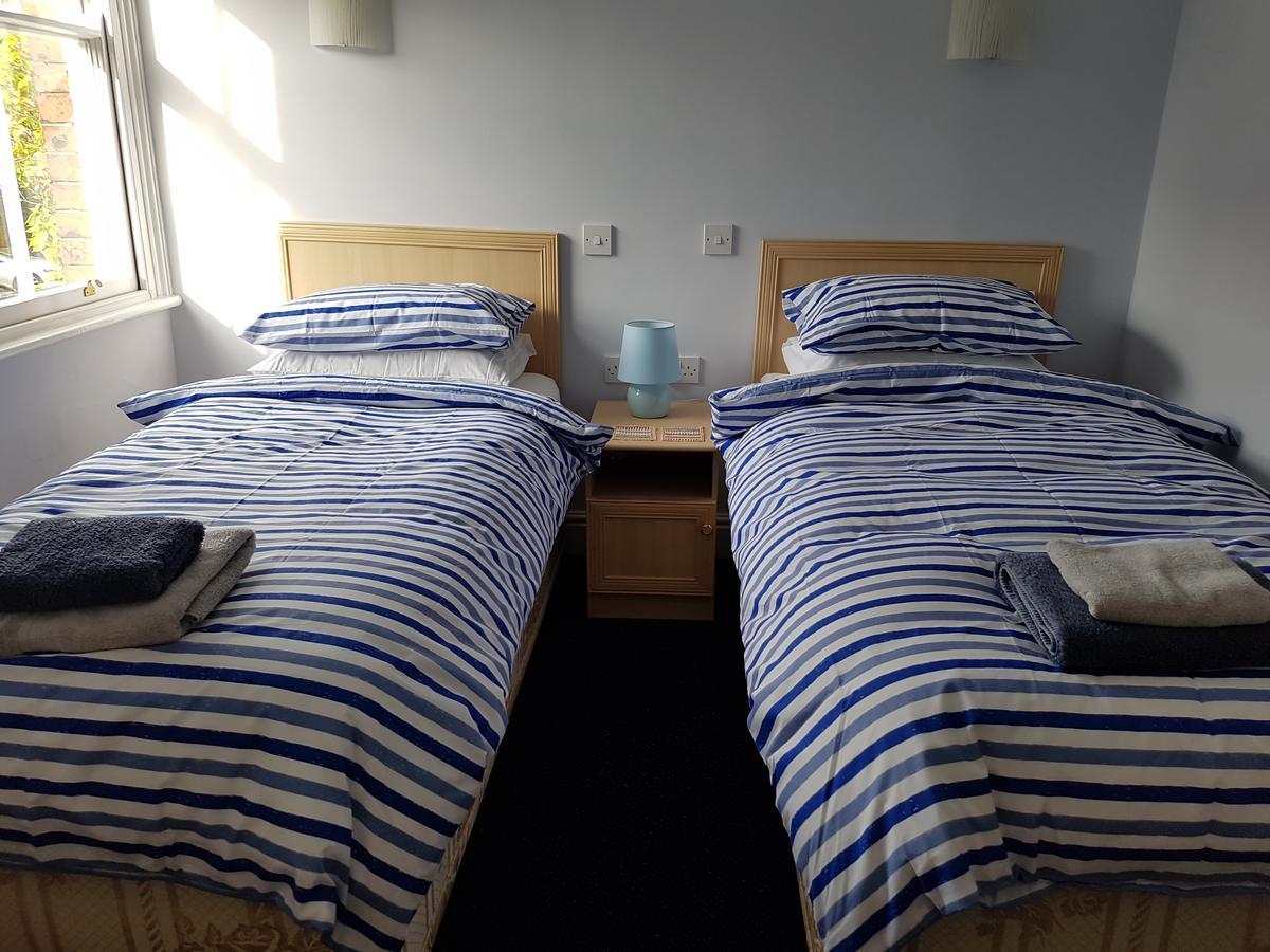 Standard Twin Room with Shared Bathroom