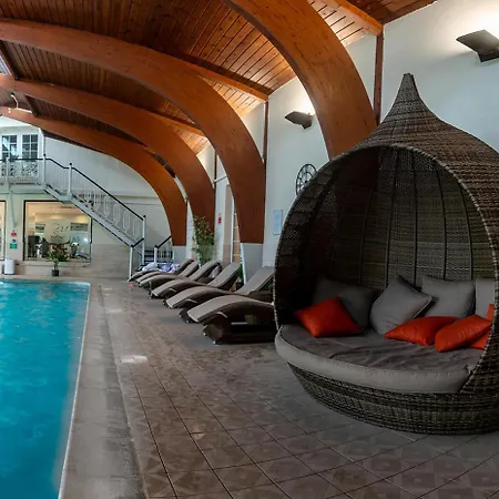 Rowton Hall Hotel And Spa-2