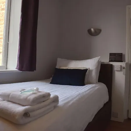 Grosvenor Place Guest House-3