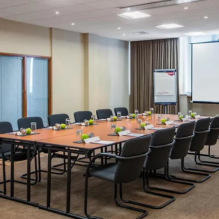 Crowne Plaza Chester By Ihg-3